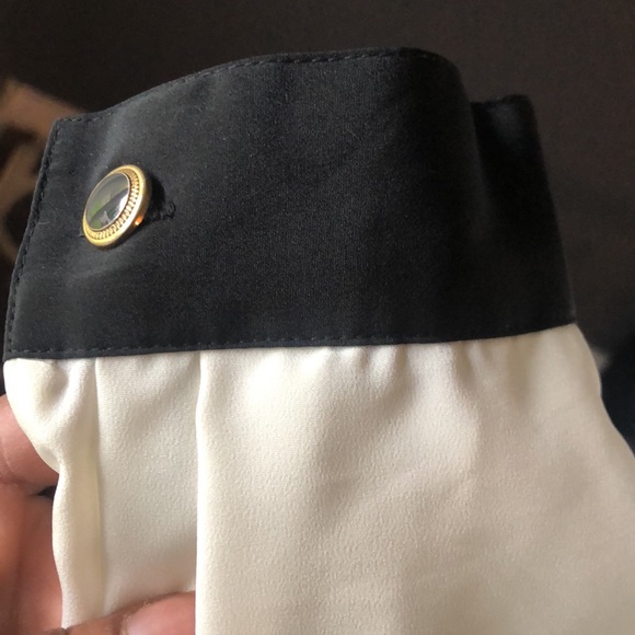 Vintage Pleated Josephine Blouse with Gold-rimmed Shiny Black Buttons!! Size 24W - Picture 11 of 11